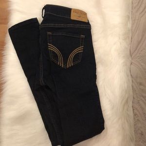Hollister Size 0S Dark Wash Skinny Jeans.